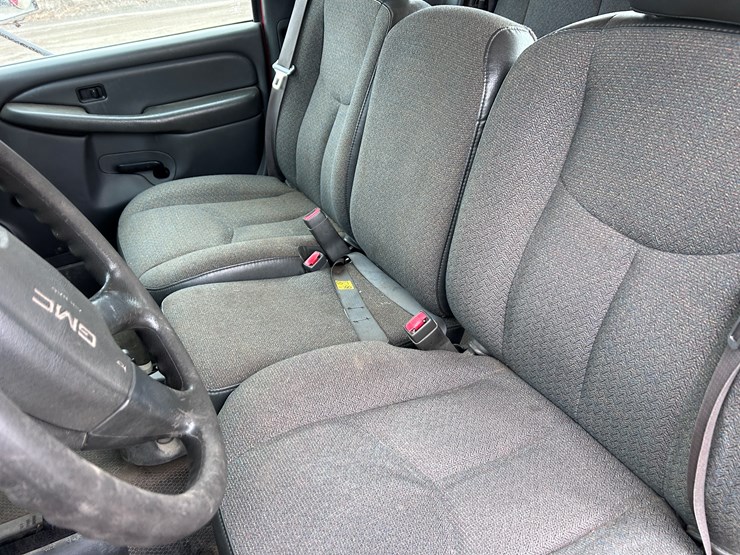 2003-gmc-3500-image-47