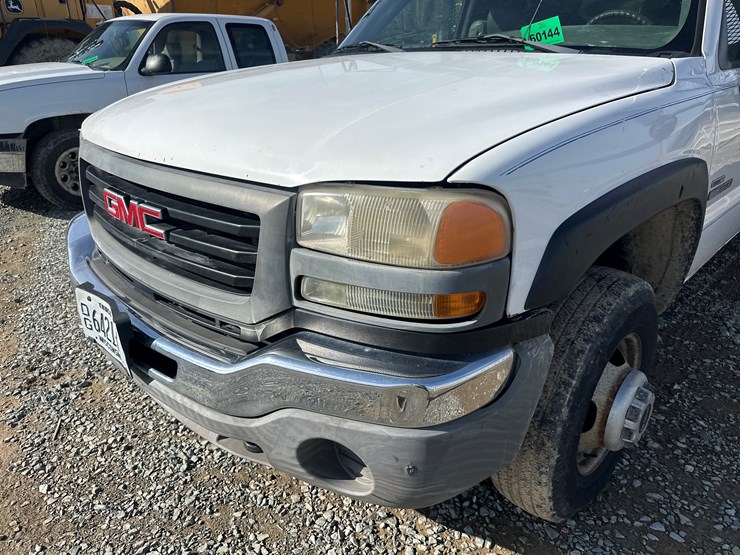 2005-gmc-3500-image-9