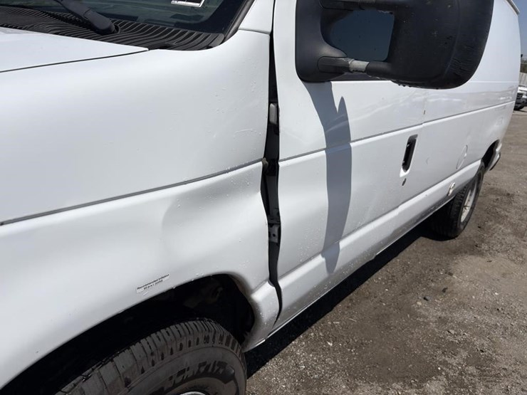 2011-ford-e350-image-5