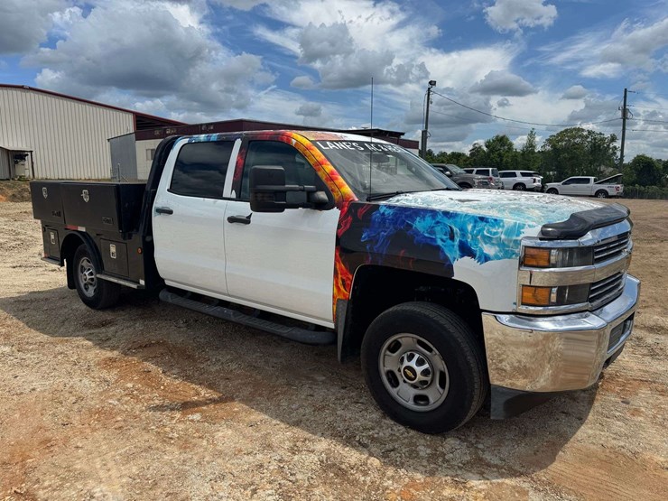 2017-chevrolet-silverado-2500-image-2
