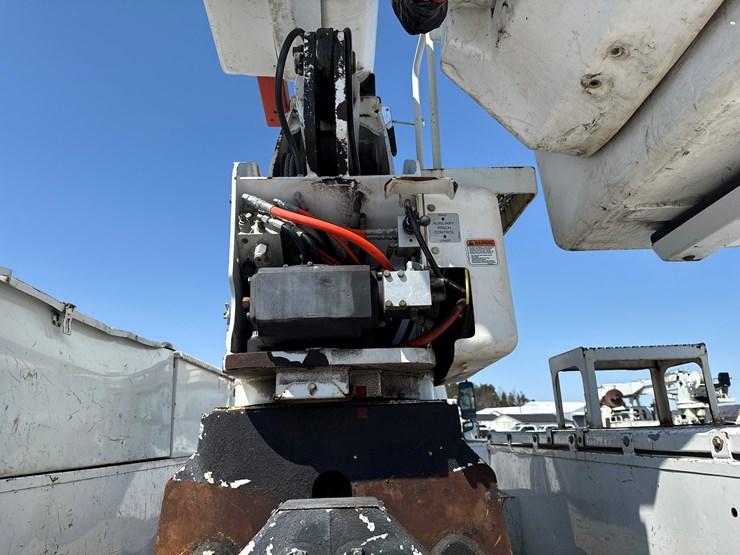 #1070-•-2012-freightliner-boom/crane-truck-image-28