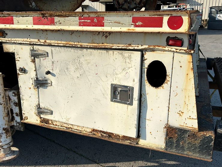 peterbilt-365-image-15