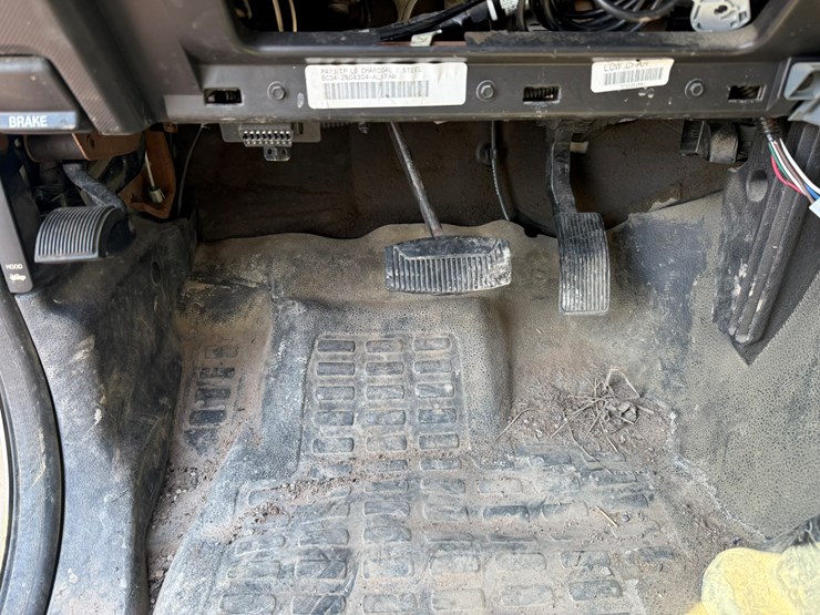 2011-ford-f550-xl-image-32