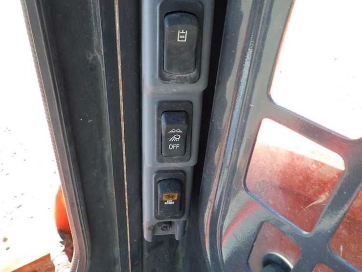 kubota-ssv65-image-26