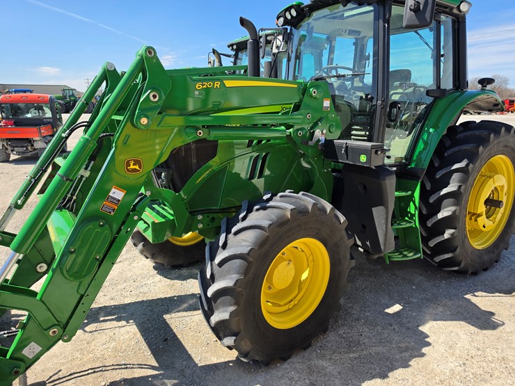 2021-john-deere-6140m-image-23