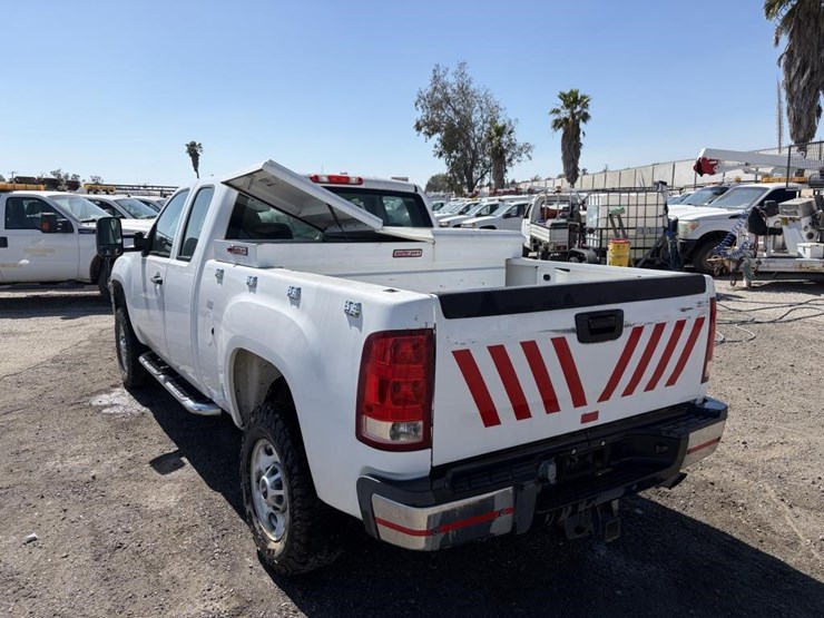 2012-gmc-sierra-2500-image-4