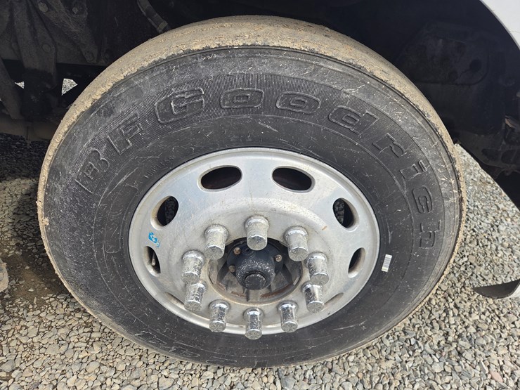 2007-peterbilt-579-image-76