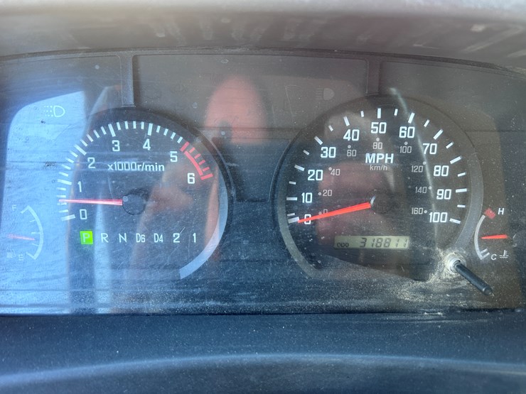 2013-isuzu-npr-image-57