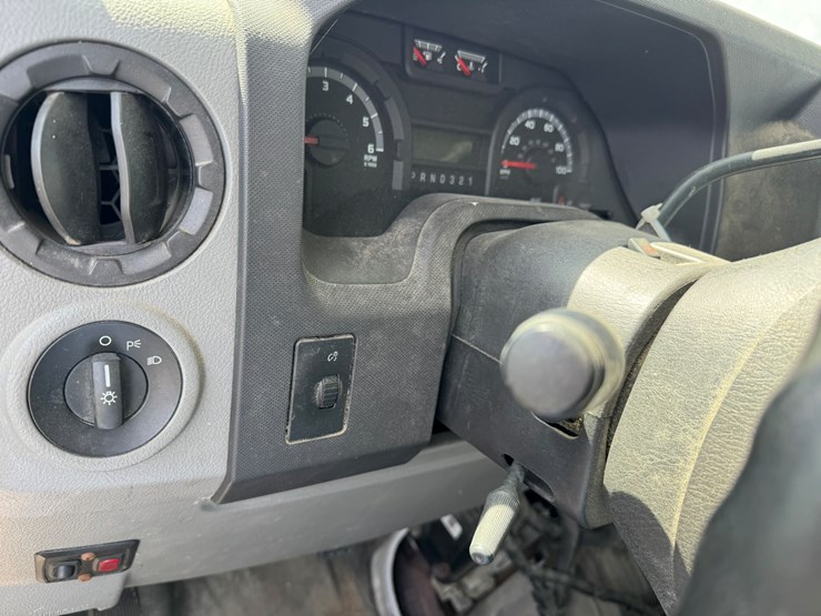 2010-ford-e350-image-35