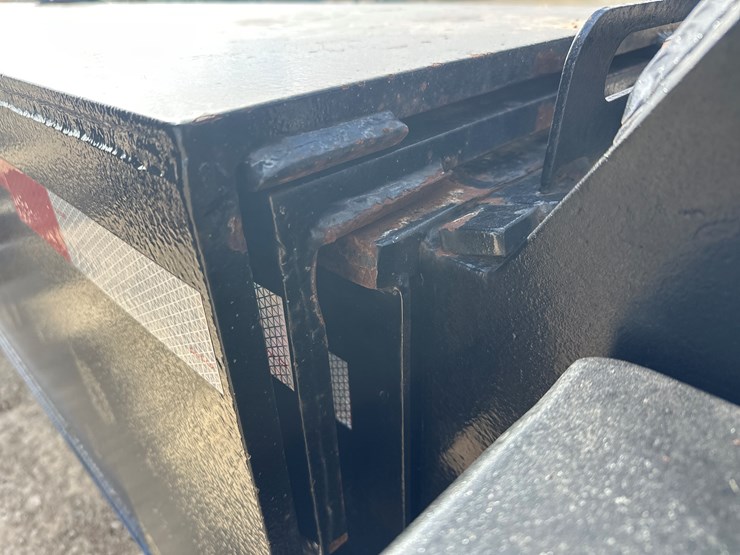 2010-massey-ferguson-8-image-41