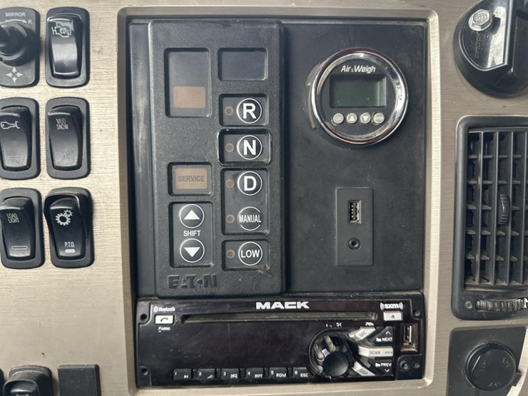 2009-massey-ferguson-8-image-32