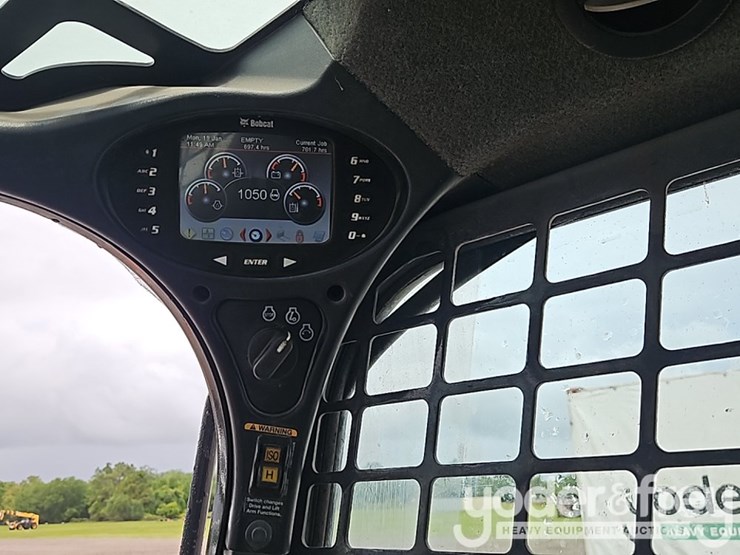 2019-bobcat-t740-image-30
