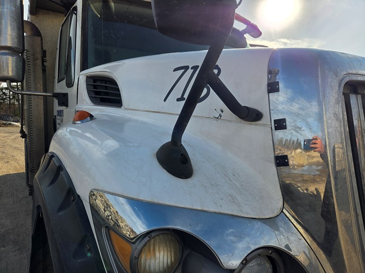 2012-international-7600-image-12