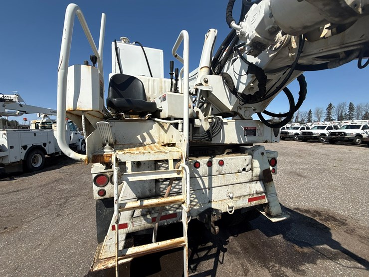 2002-freightliner-fl80-image-30