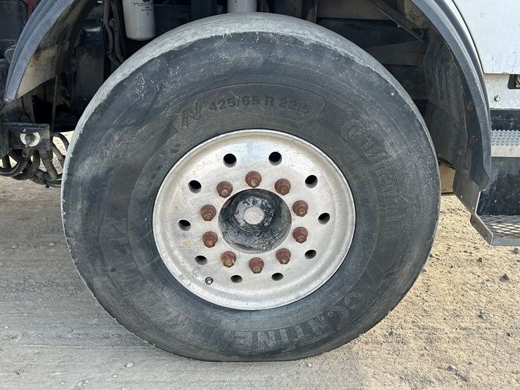 #2237-•-2006-mack-tri-axle-concrete-placement-truck-image-85