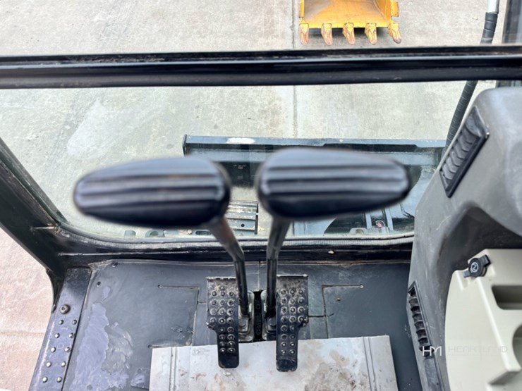 2014-caterpillar-305.5e-image-11