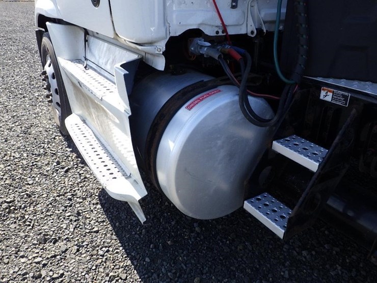 2018-freightliner-cascadia-125-image-26