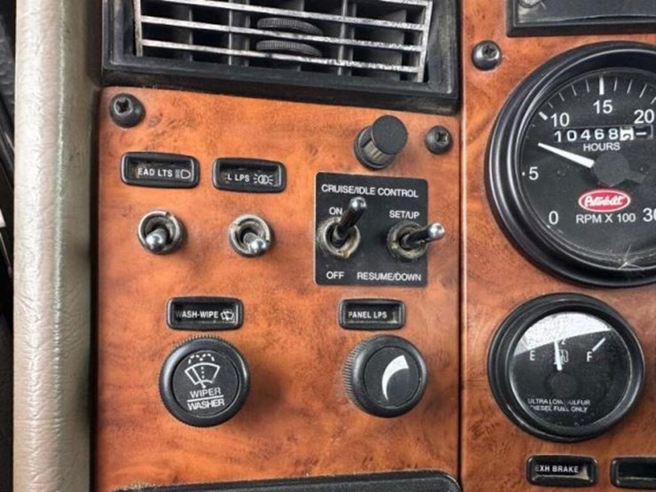 2008-peterbilt-335-image-26