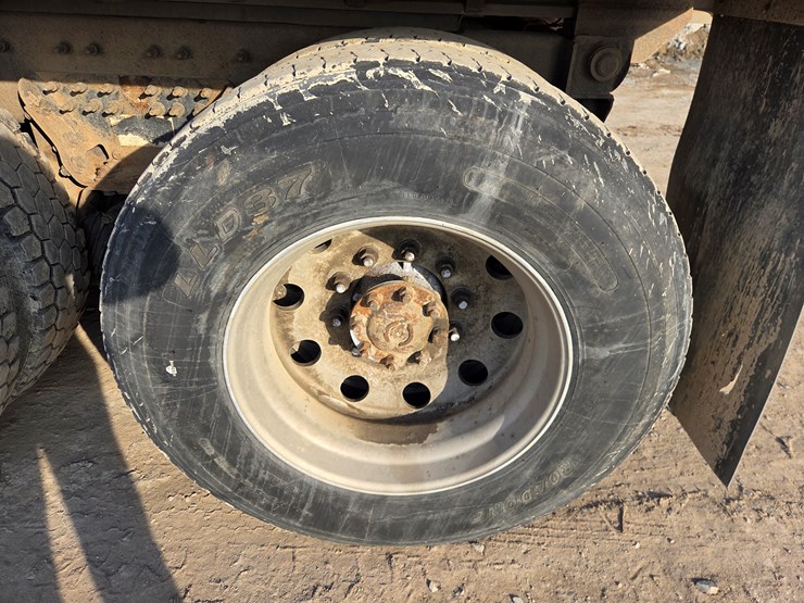 2012-international-7600-image-78