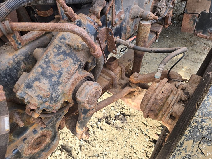 2014-massey-ferguson-8-image-36