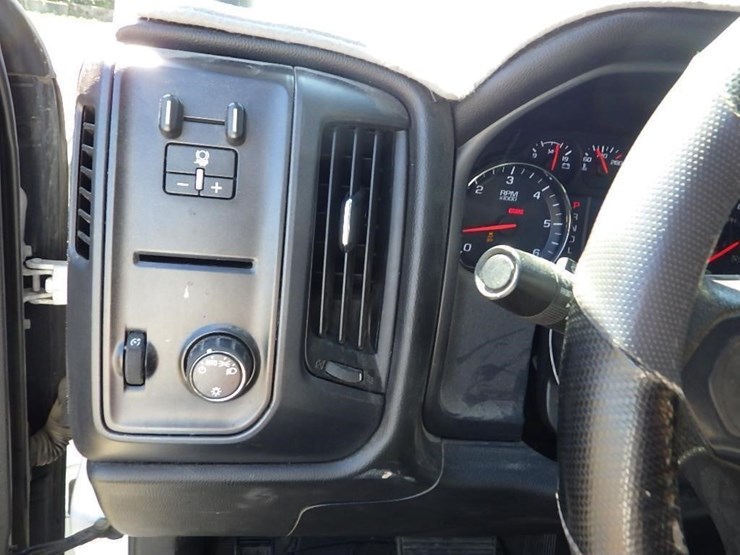 2017-chevrolet-silverado-1500-image-28