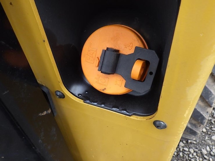 2020-caterpillar-226d3-image-13