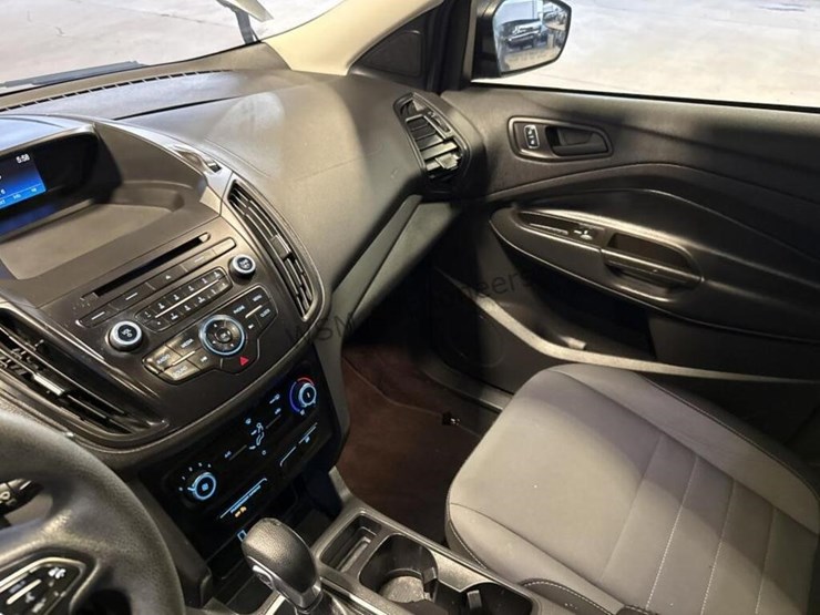 2017-ford-escape-image-19