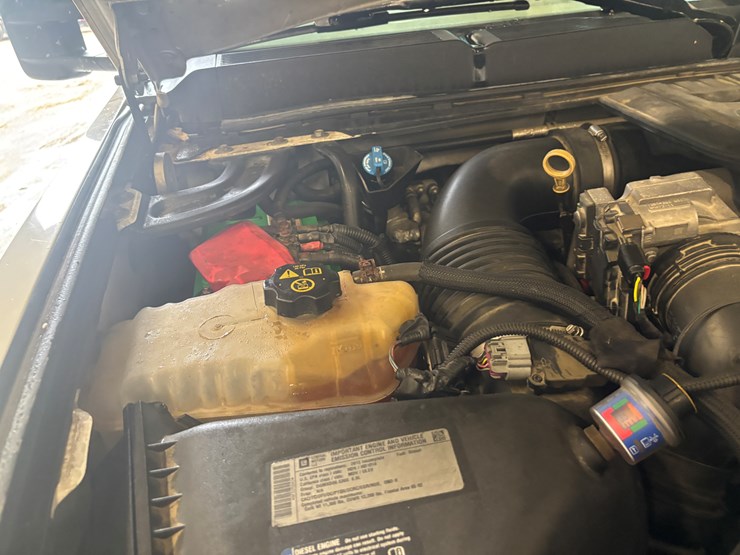 2013-chevrolet-3500-image-22