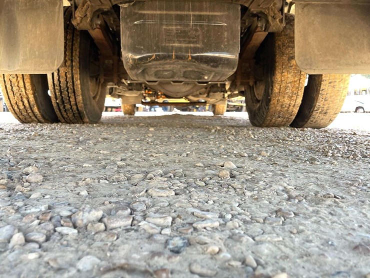 2013-isuzu-reach-image-22