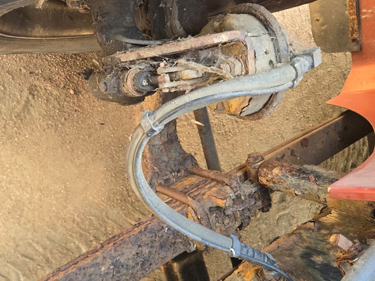 #1515-•-2005-international-9400i6x4-sleeper-cab-truck-tractor-image-38