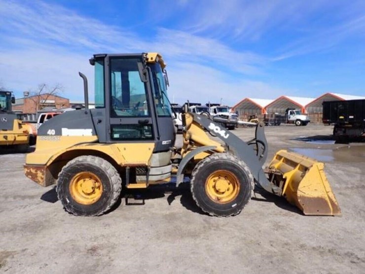 2011-deere-304j-image-4