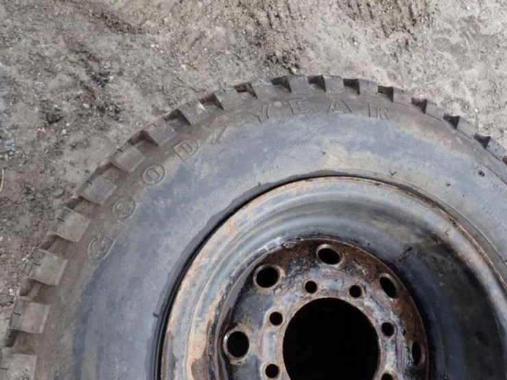 qty-of-(4)-goodyear-31x13.50-15-tire(s)-&-rim(s)-image-5