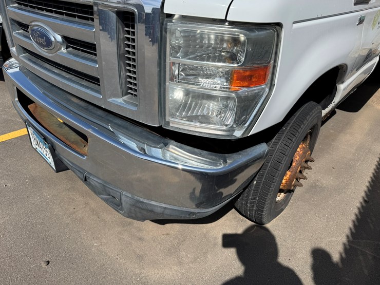 2010-ford-e350-image-8