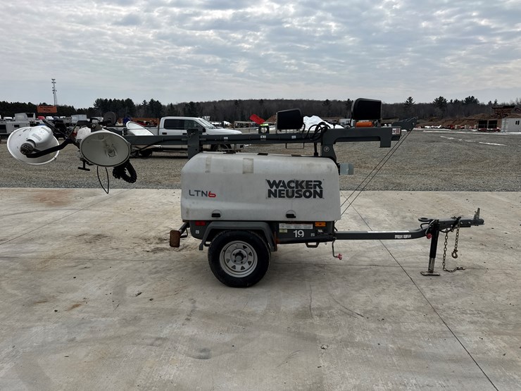 2015-massey-ferguson-8-image-6