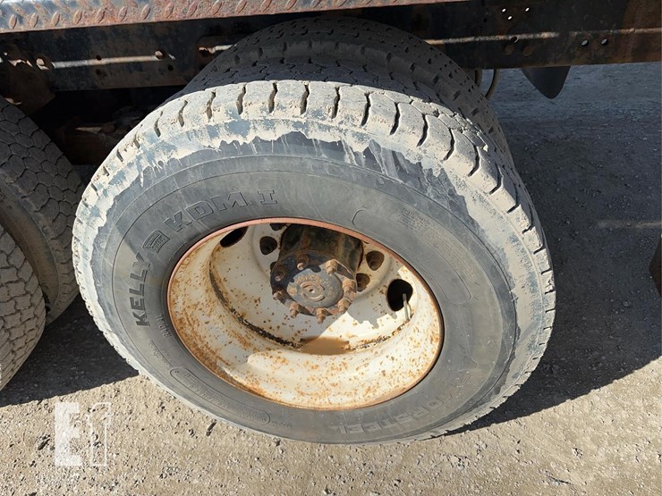 2005-sterling-lt9500-image-35