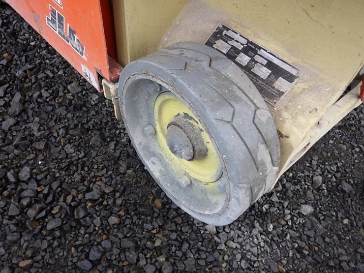 2014-jlg-1230es-image-17