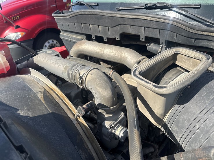 2012-international-7600-image-42