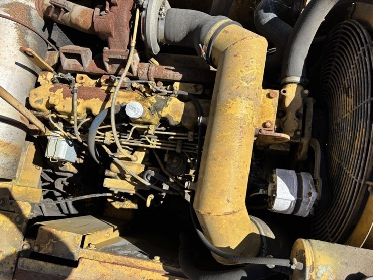 2000-john-deere-330-image-3