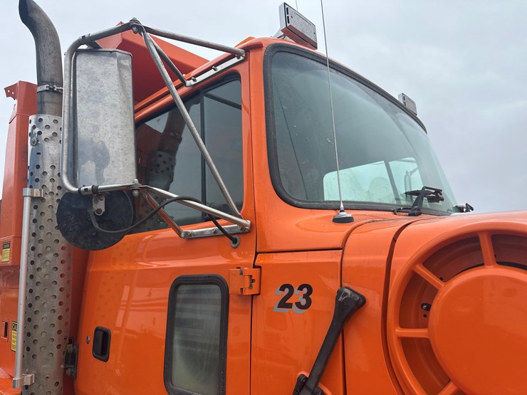 1997-massey-ferguson-8-image-14