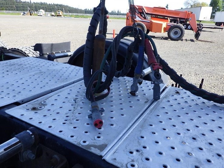 2018-freightliner-cascadia-125-image-28