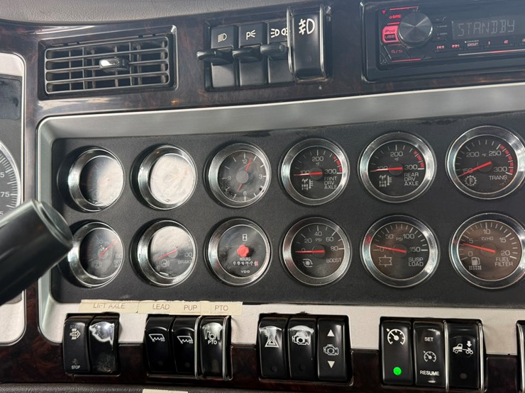 2011-kenworth-t800-image-63