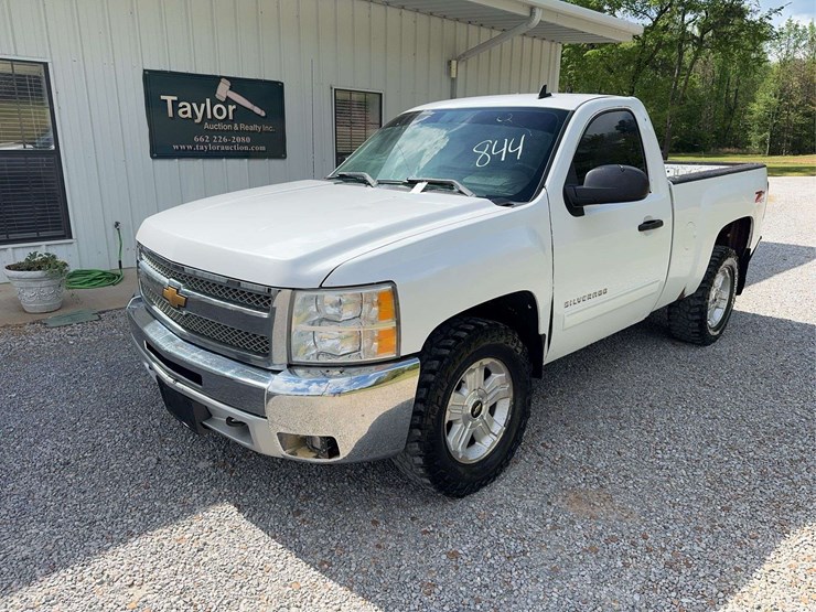 2013-chevrolet-silverado-1500-image-1