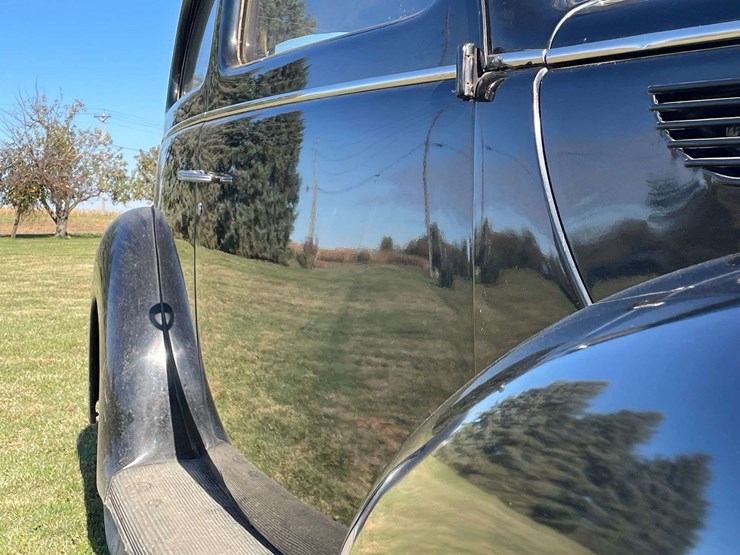 1938-ford-two-door-deluxe-sedan---original-car!-image-14
