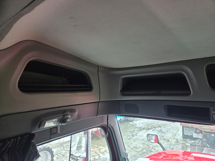 peterbilt-579-image-82