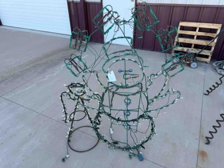 2--light-up-christmas-decor-pieces-image-1