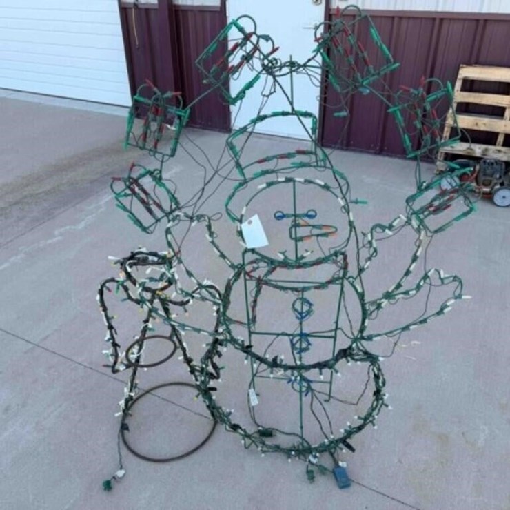 2- Light up Christmas decor pieces