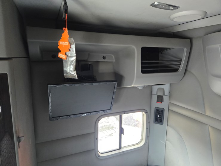 peterbilt-579-image-92