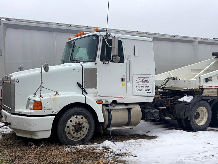 1996-volvo-wia-day-cab-image-1