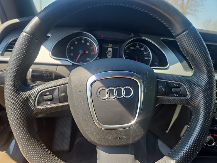 2011-audi-a5-quattro-2-door-convertible-image-19