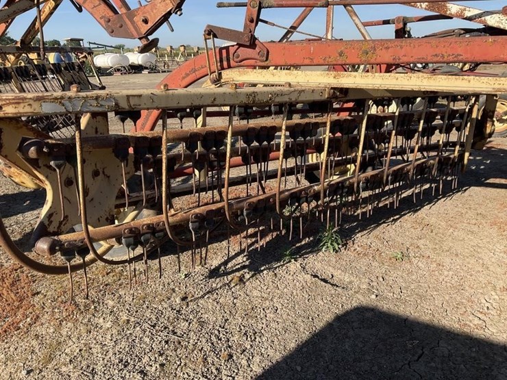 new-holland-260-image-8